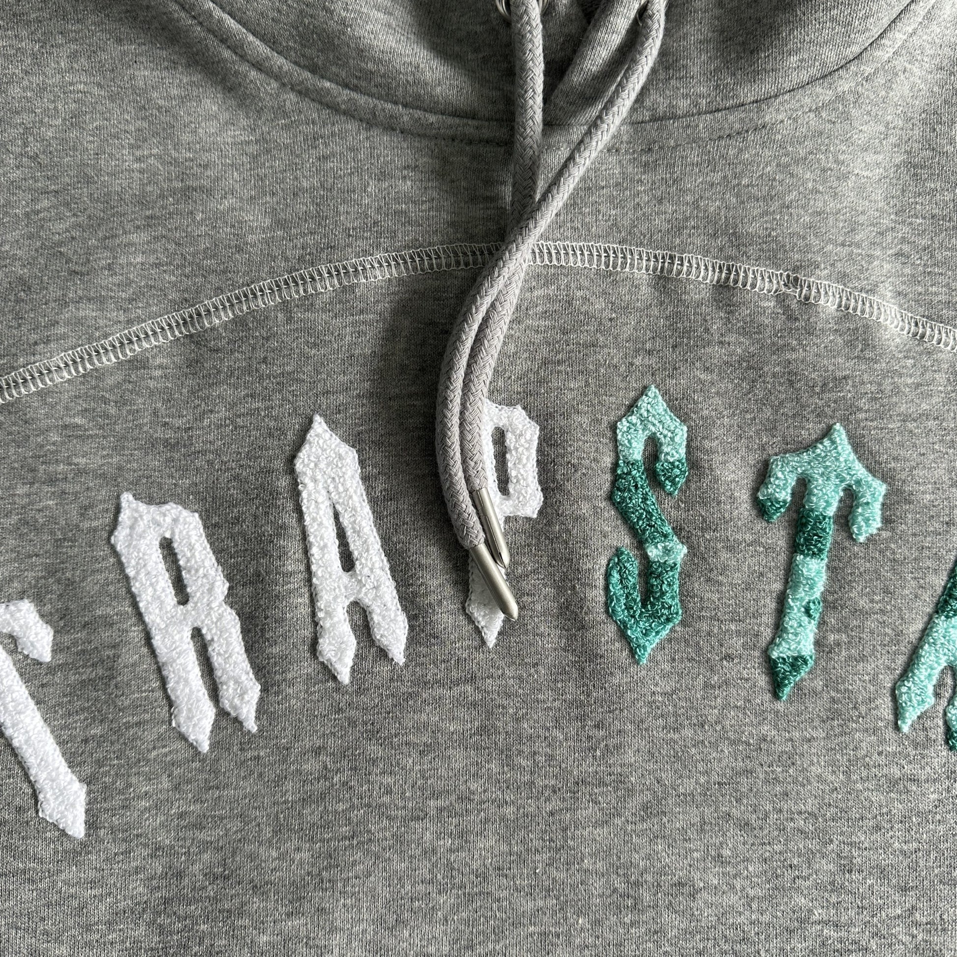 Trapstar Trening Gri Sea Albastru - prezentare produs