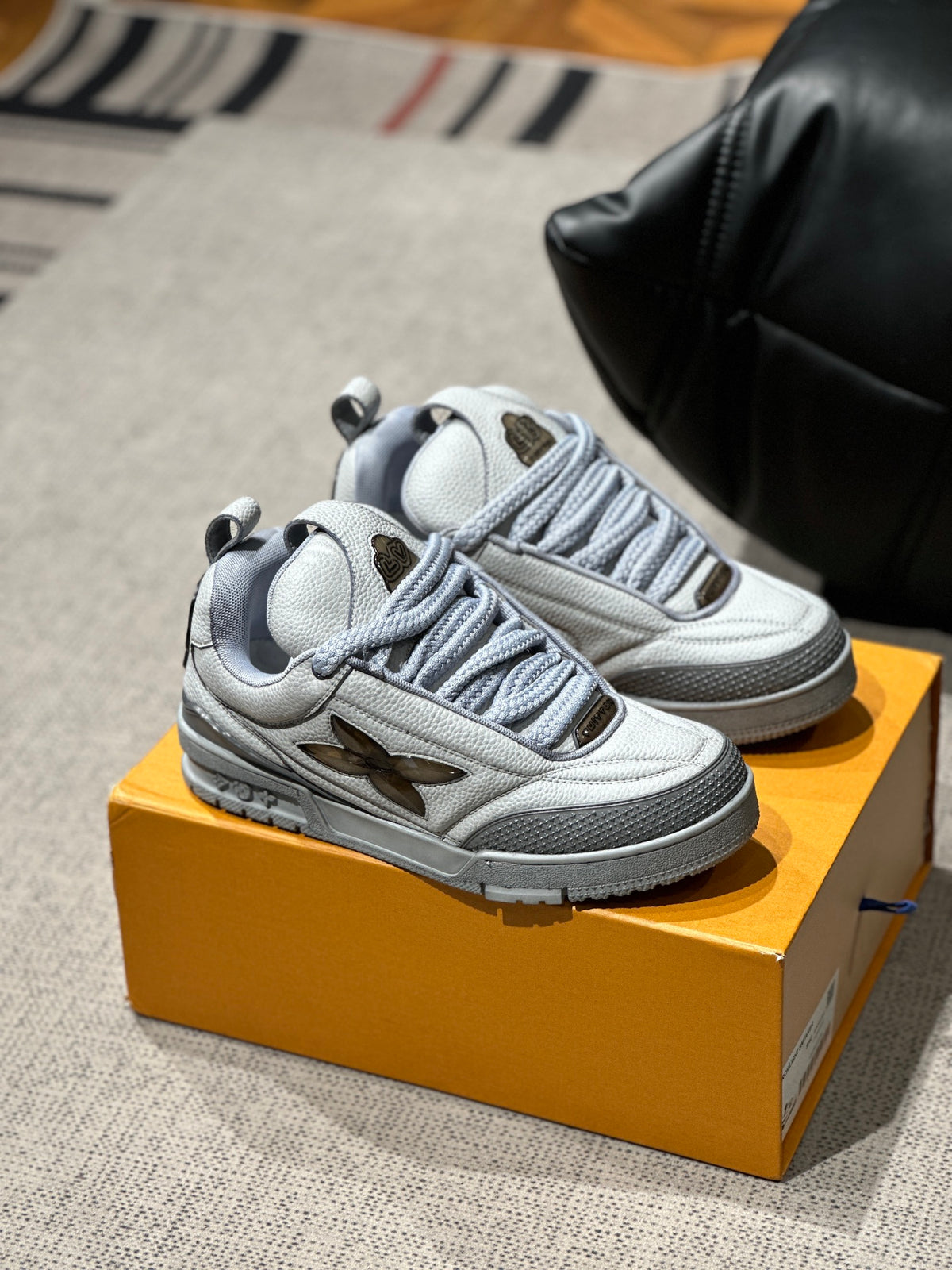 Louis Vuitton LV Skate Gri - prezentare produs