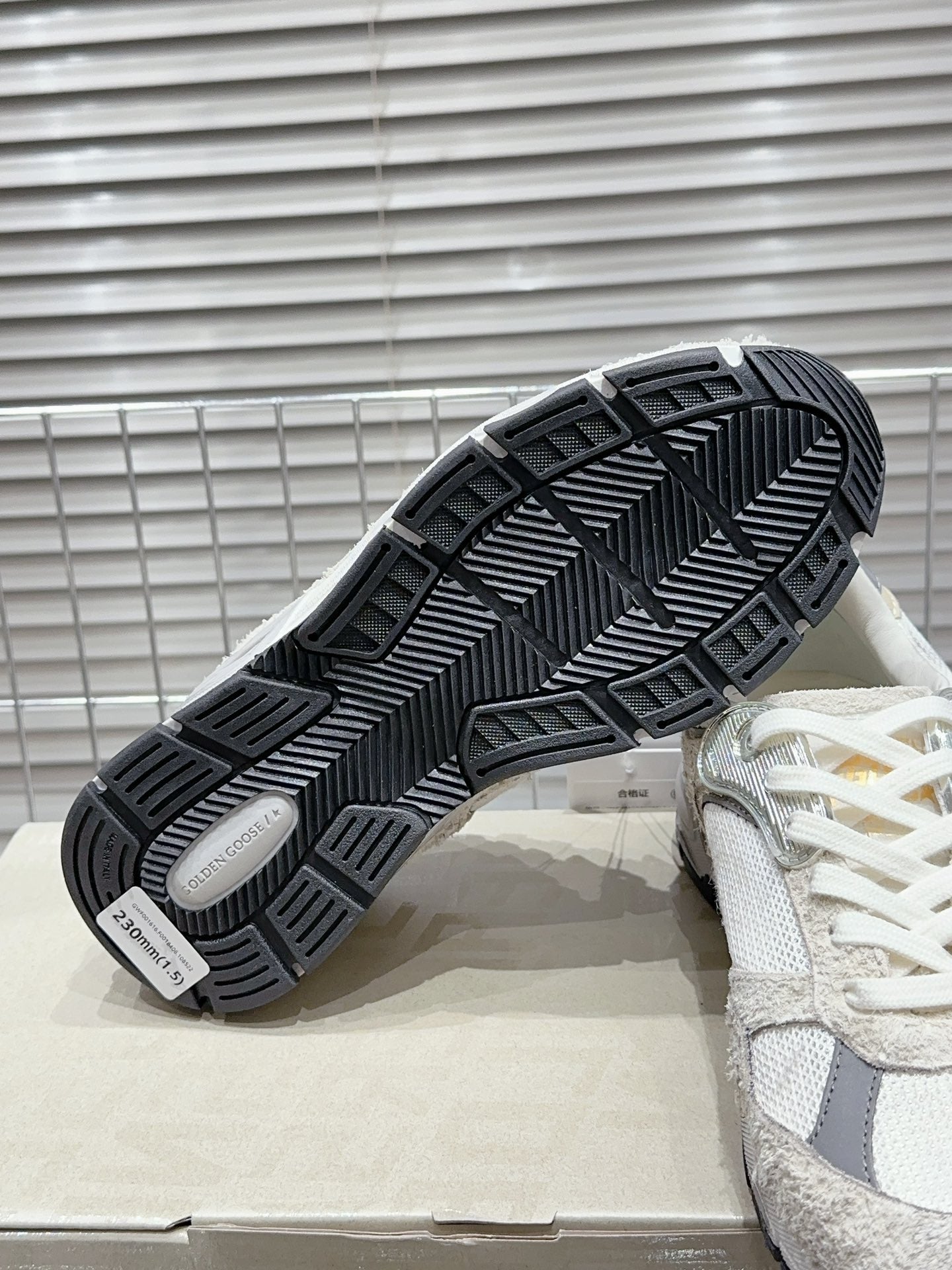 Golden Goose Deluxe G56 Pantofi sport - prezentare produs