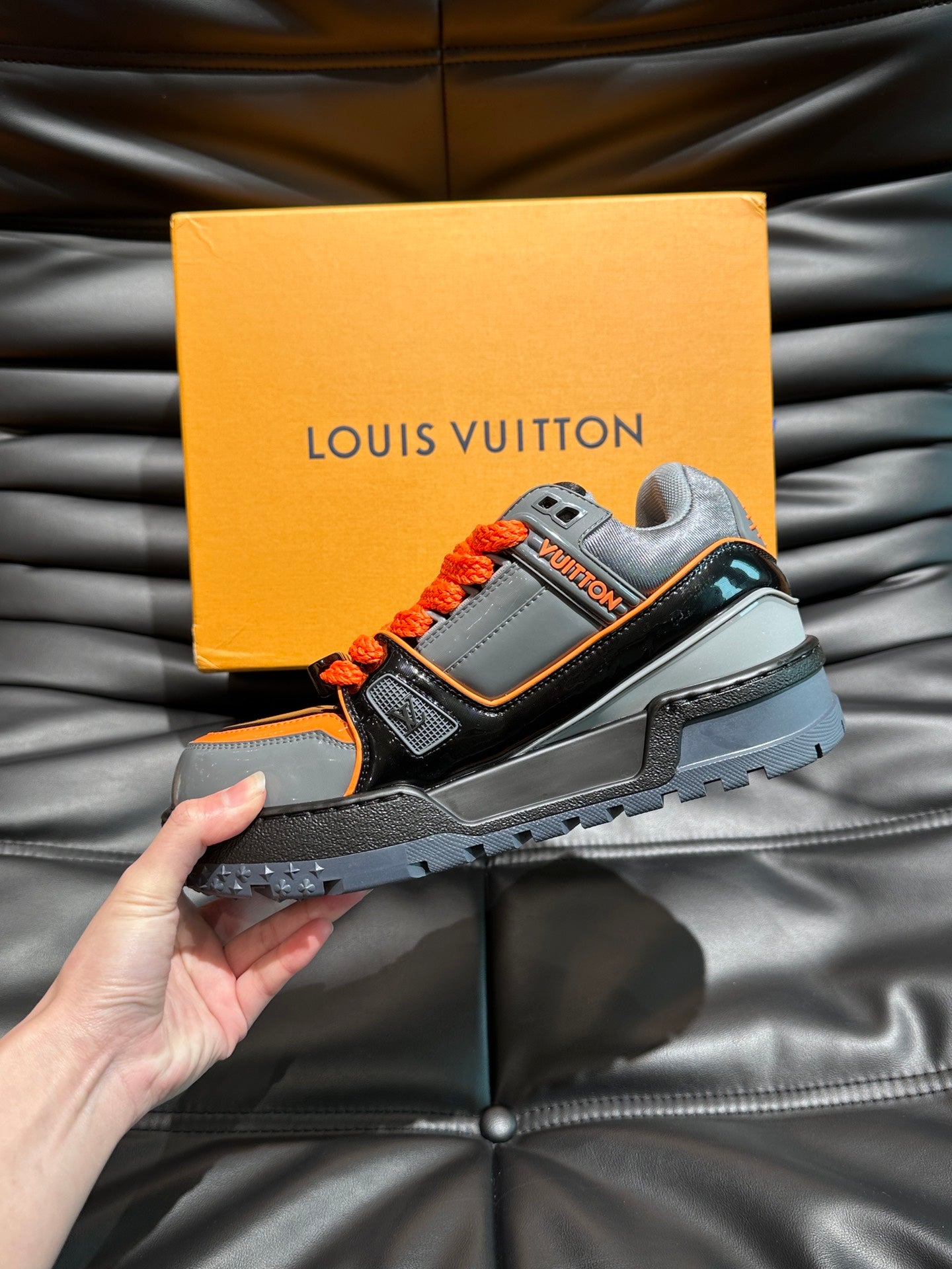 Louis Vuitton LV Trainers Maxi Gri Portocaliu - prezentare produs