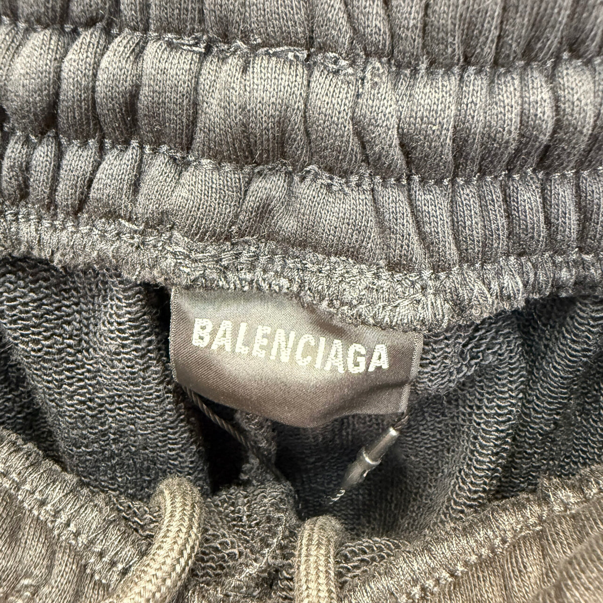 Balenciaga Short Exclusive Clothing - prezentare produs