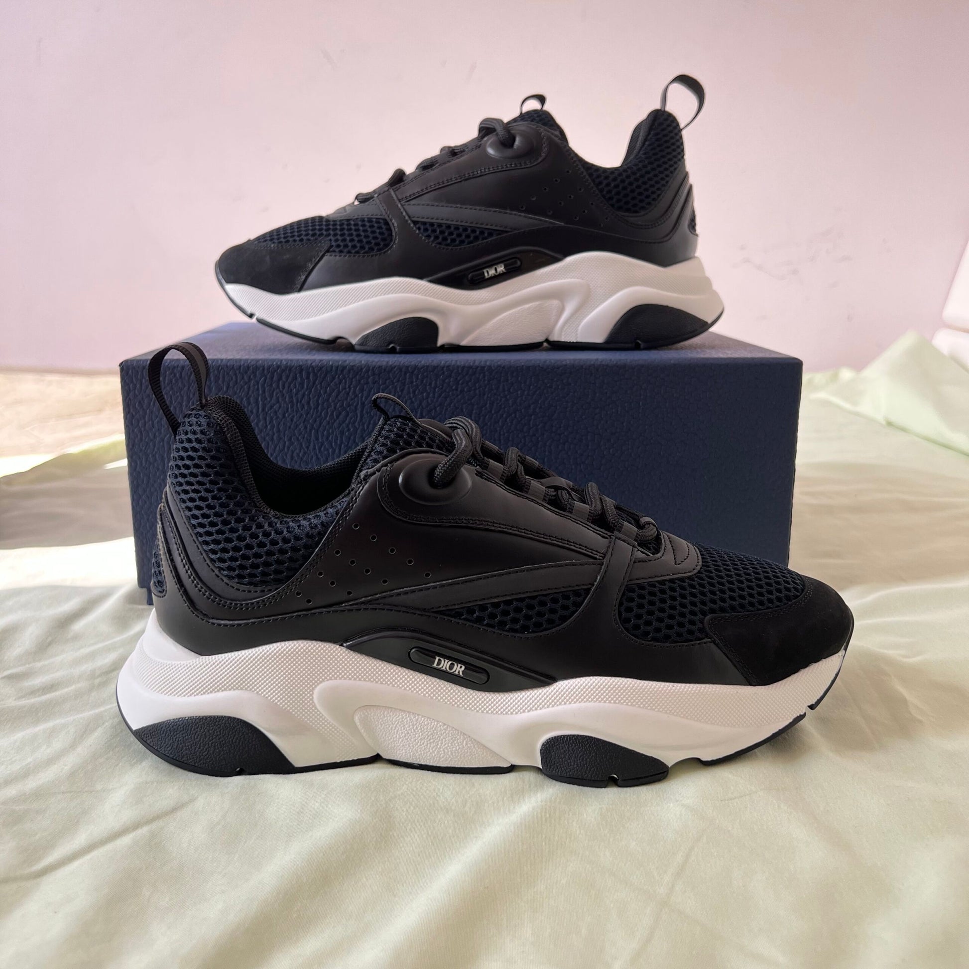 Dior B22 Negru Alb - prezentare produs