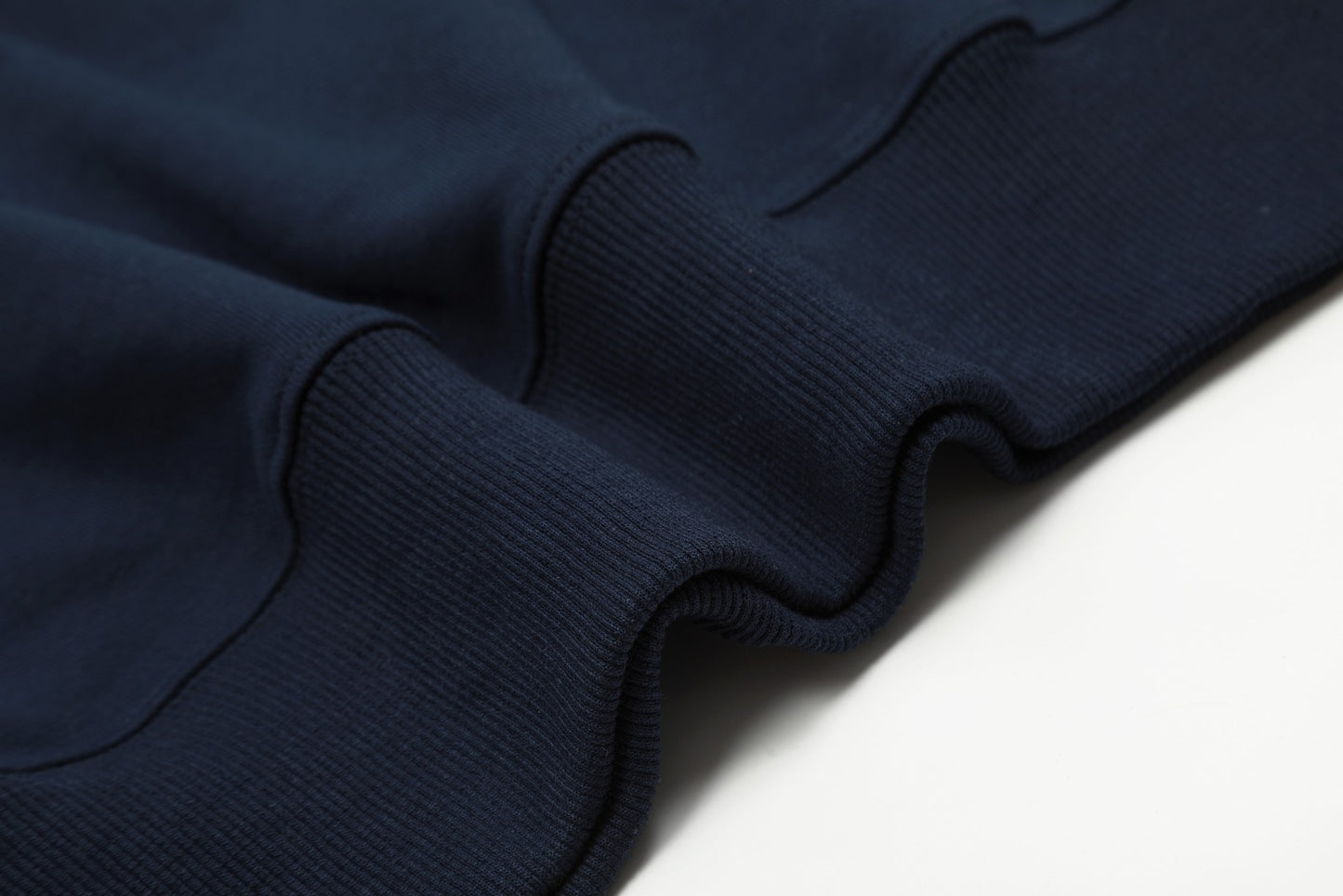 Ami Paris Pulover Dark Albastru - prezentare produs