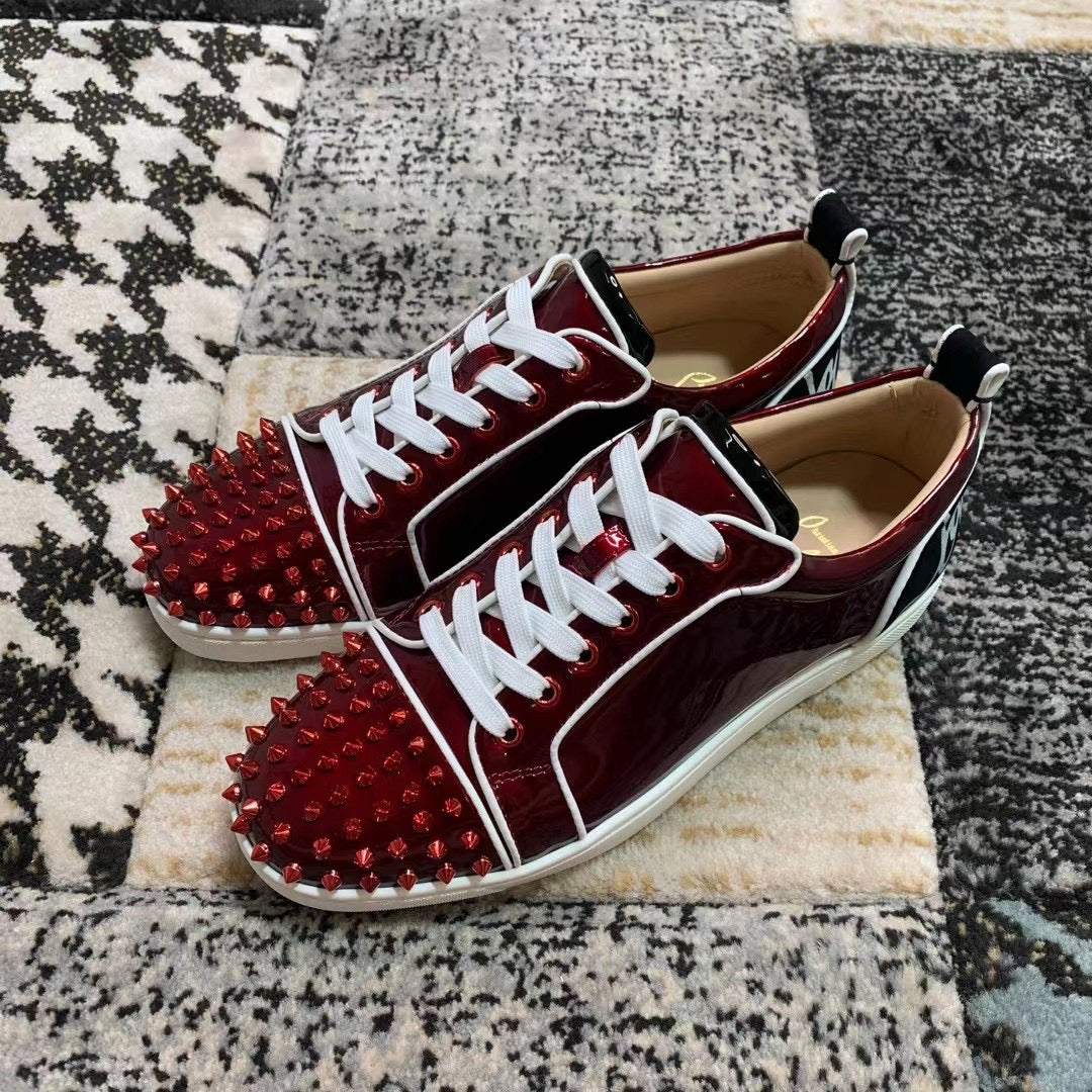 Christian Louboutin Roșu Patent Spikes Low - prezentare produs