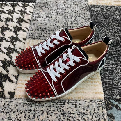 Christian Louboutin Roșu Patent Spikes Low - prezentare produs