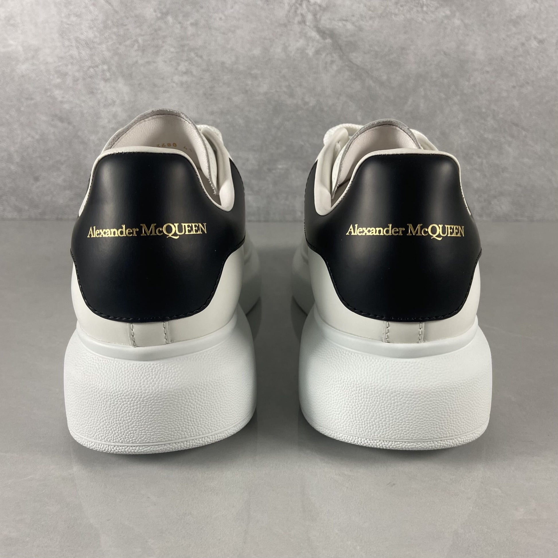 Alexander McQueen Alb Negru - prezentare produs