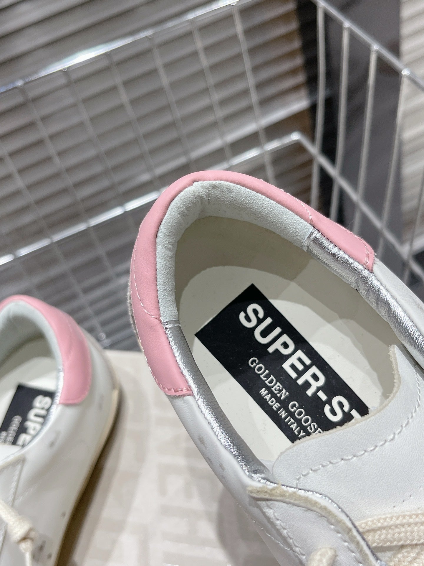 Golden Goose Deluxe G63 Pantofi sport - prezentare produs