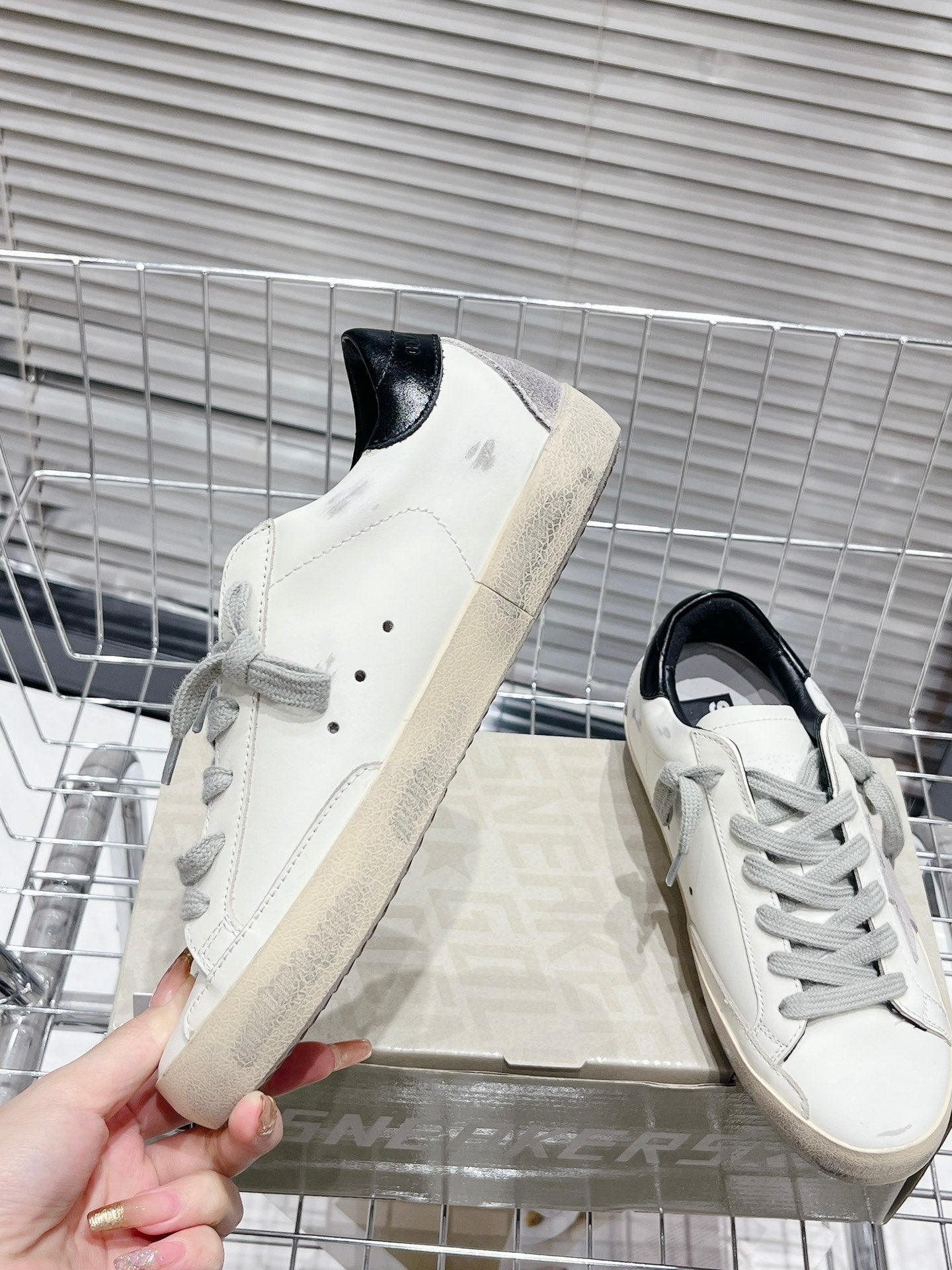 Golden Goose Deluxe G48 Pantofi sport - prezentare produs