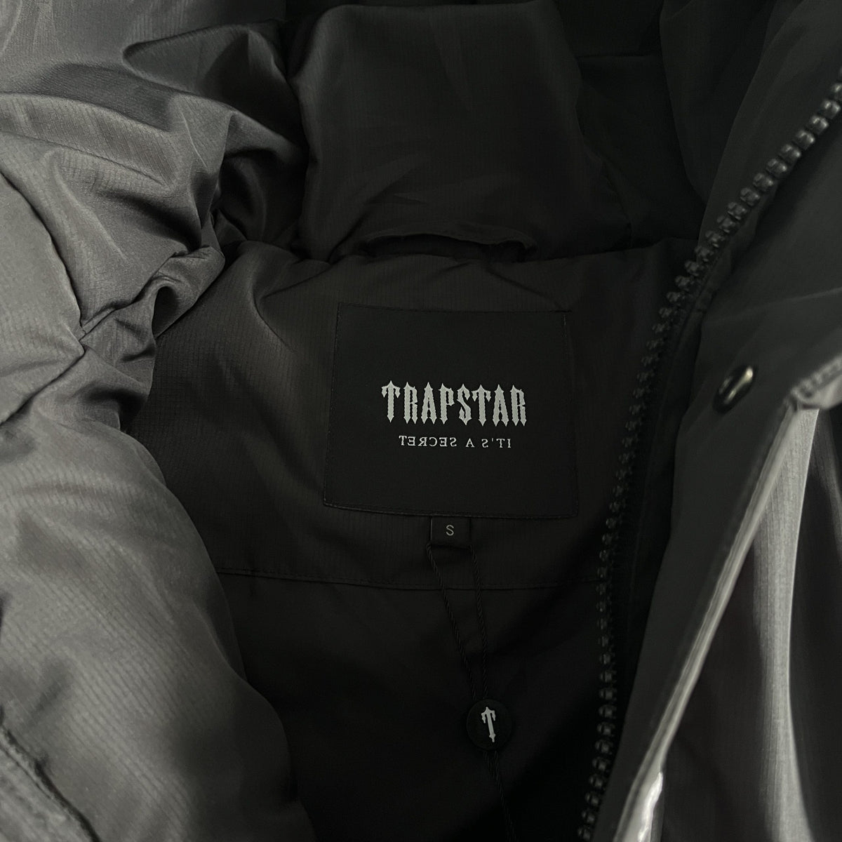 Trapstar Puffer Geacă Blackout Ediție - prezentare produs