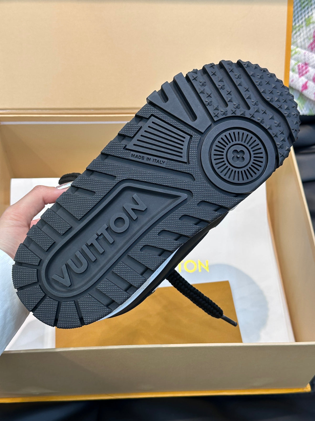 Louis Vuitton LV Trainers Maxi Negru - prezentare produs
