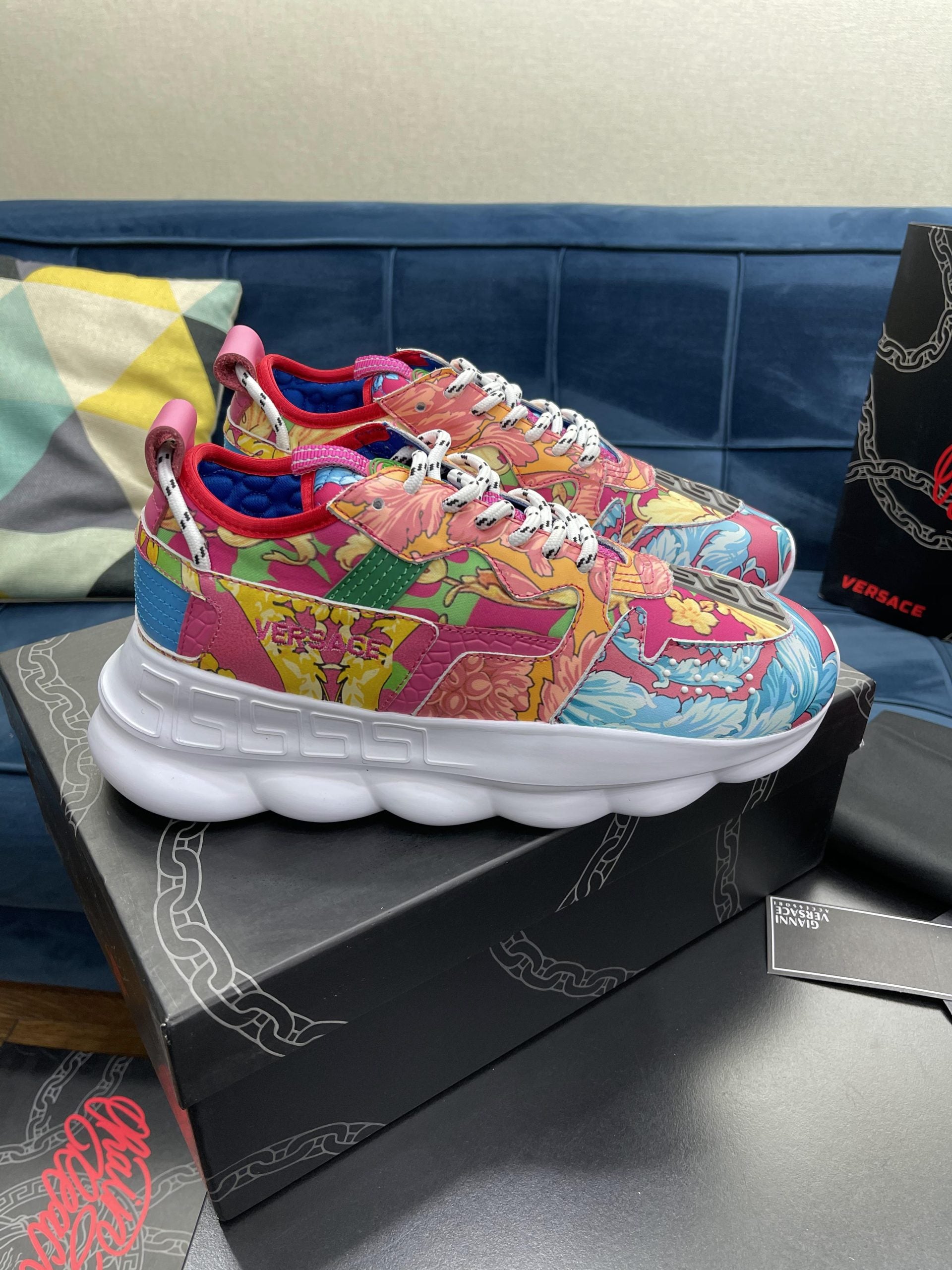 Versace Chain Reaction Roz Pattern - prezentare produs
