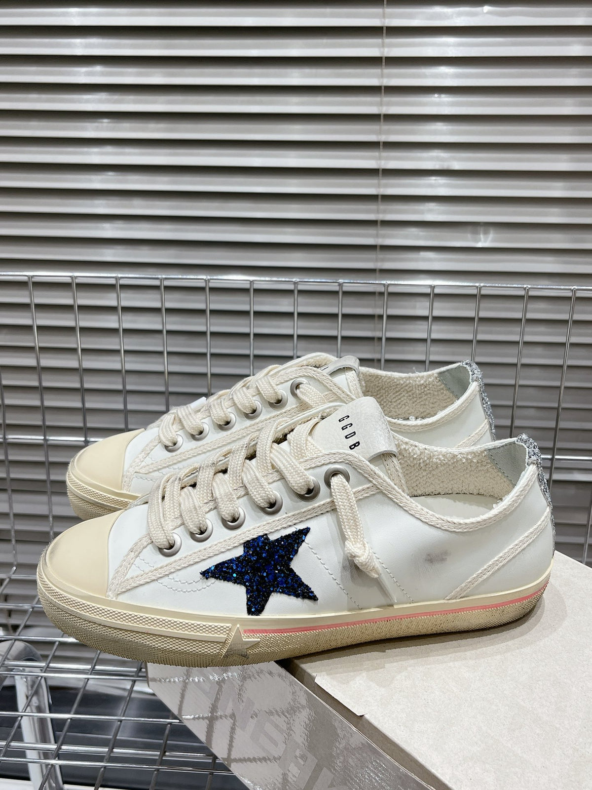Golden Goose Deluxe G62 - prezentare produs