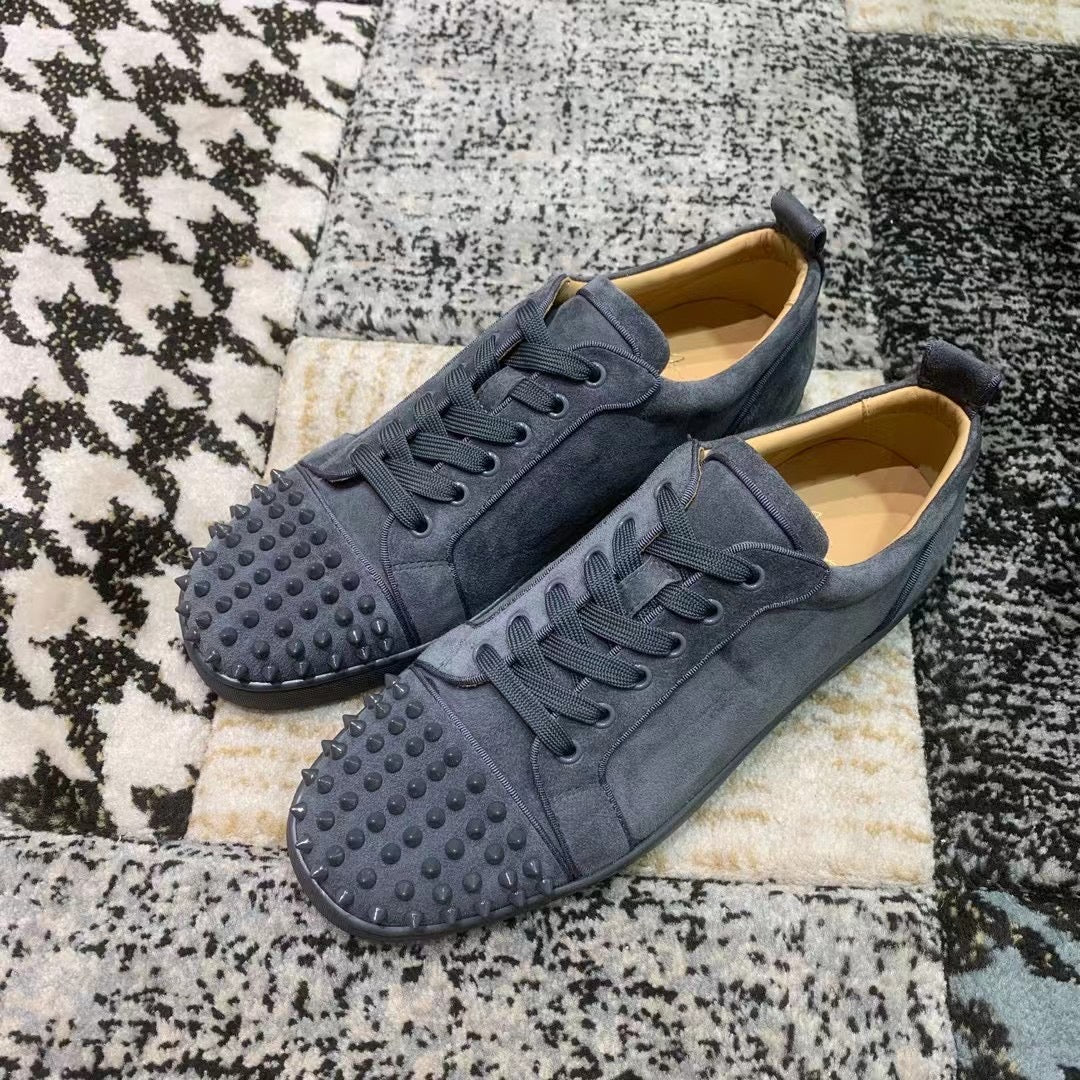Christian Louboutin Gri Velvet Spikes Low - prezentare produs
