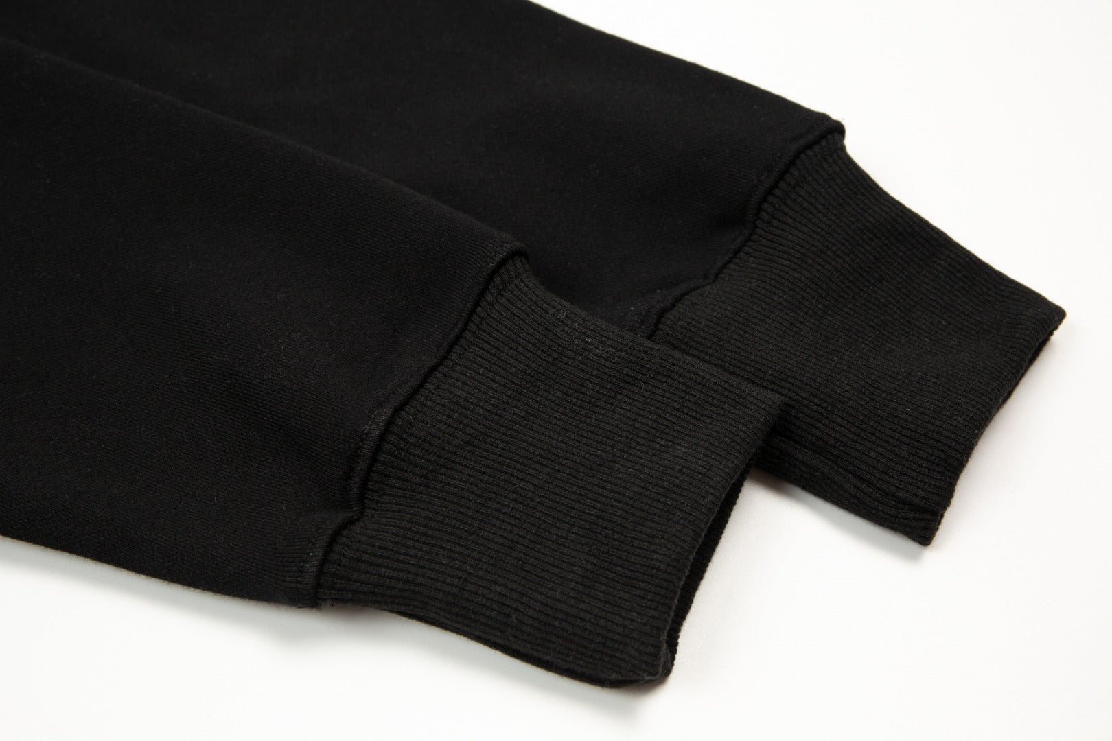 Ami Paris Hanorac Negru - prezentare produs