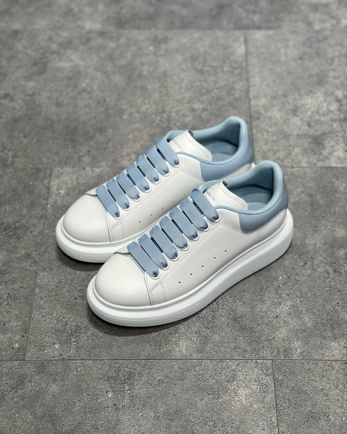 Alexander McQueen Alb Baby Albastru Pantofi sport - prezentare produs