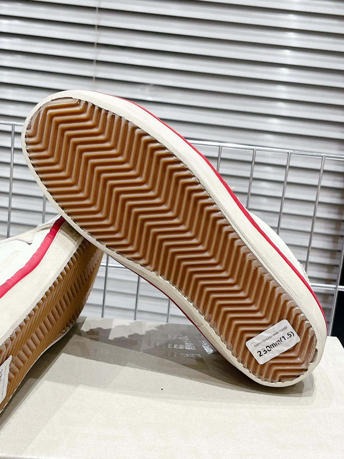 Golden Goose Deluxe G47 - prezentare produs