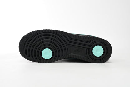 Nike Air Force 1 X Tiffany Co - prezentare produs