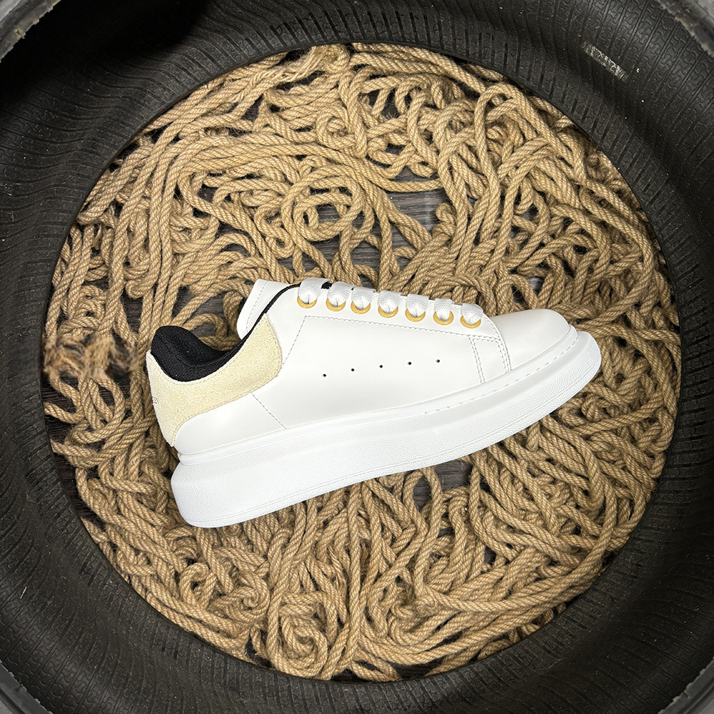Alexander McQueen Deschis Roz - prezentare produs