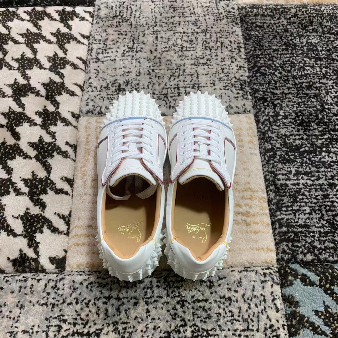 Christian Louboutin Alb Spikes Low - prezentare produs