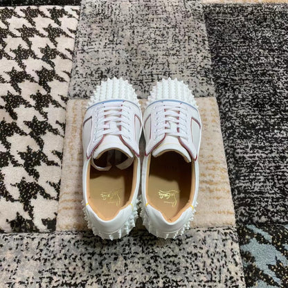 Christian Louboutin Alb Spikes Low - prezentare produs
