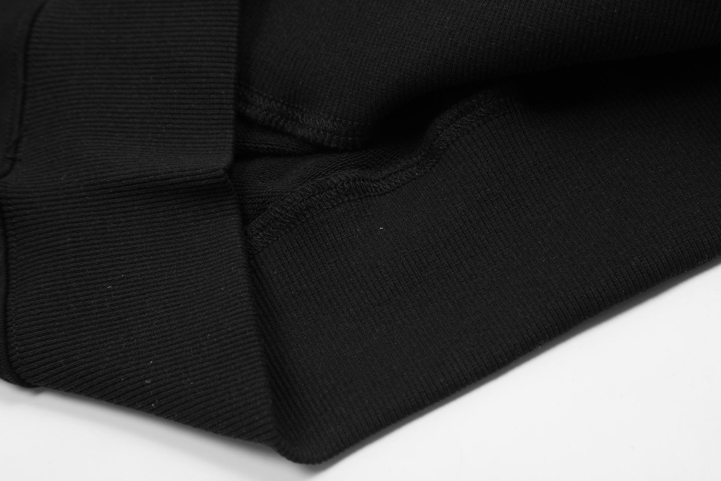 Ami Paris Pulover Negru - prezentare produs