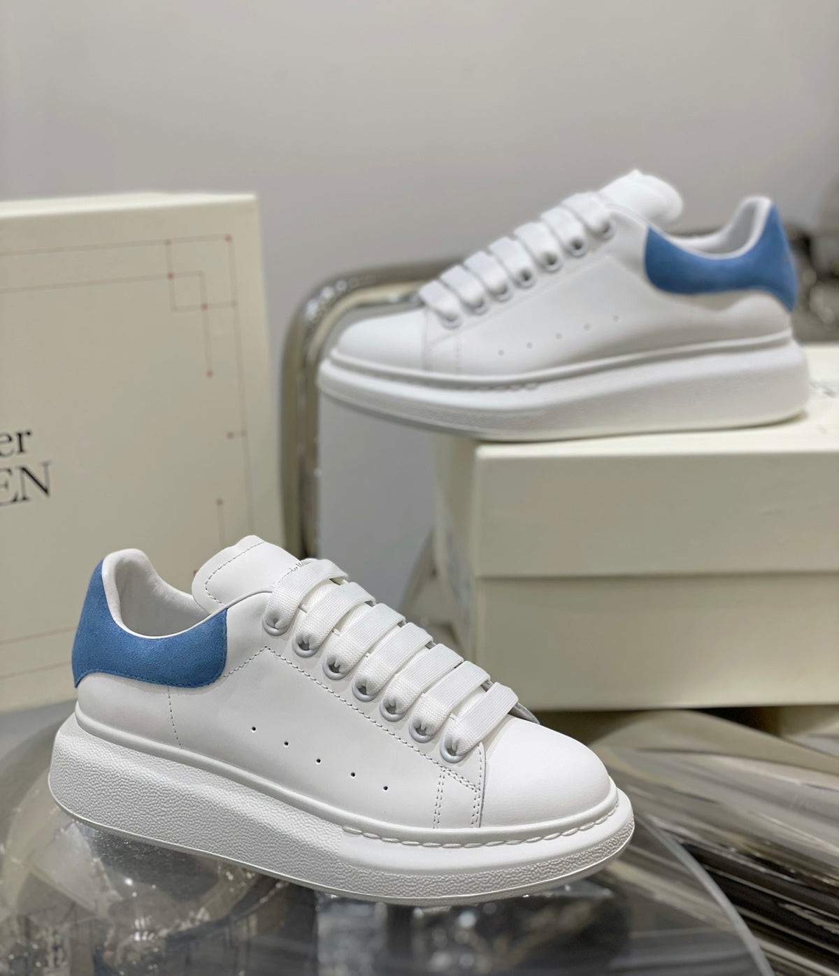 Alexander McQueen Baby Albastru Alb - prezentare produs