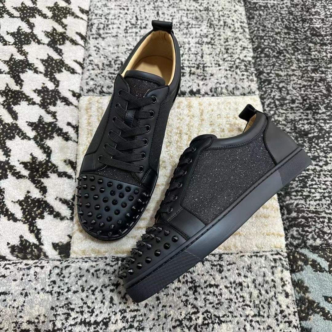 Christian Louboutin Low Negru Shiny Spikes - prezentare produs