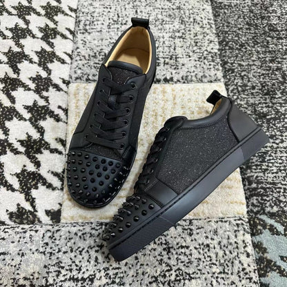 Christian Louboutin Low Negru Shiny Spikes - prezentare produs