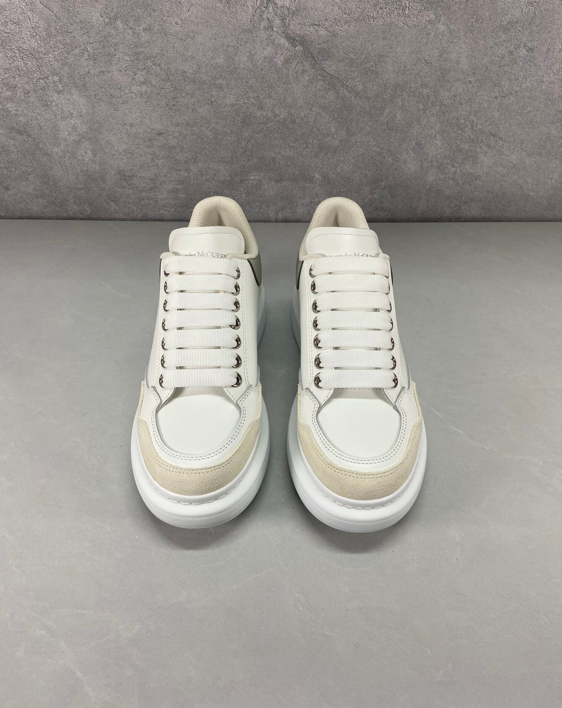 Alexander McQueen Crem Gri Alb Pantofi sport - prezentare produs