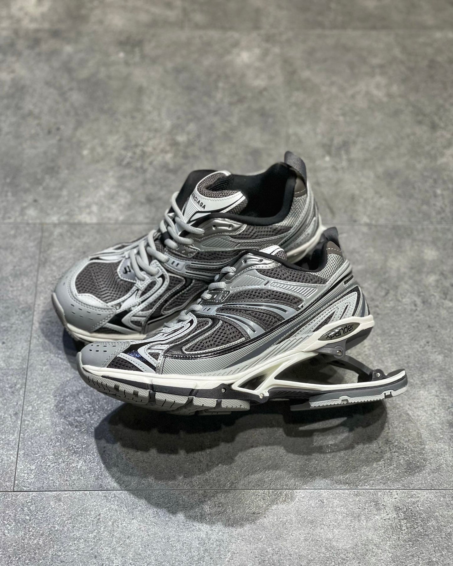 Balenciaga X Pande Gri Pantofi sport - prezentare produs