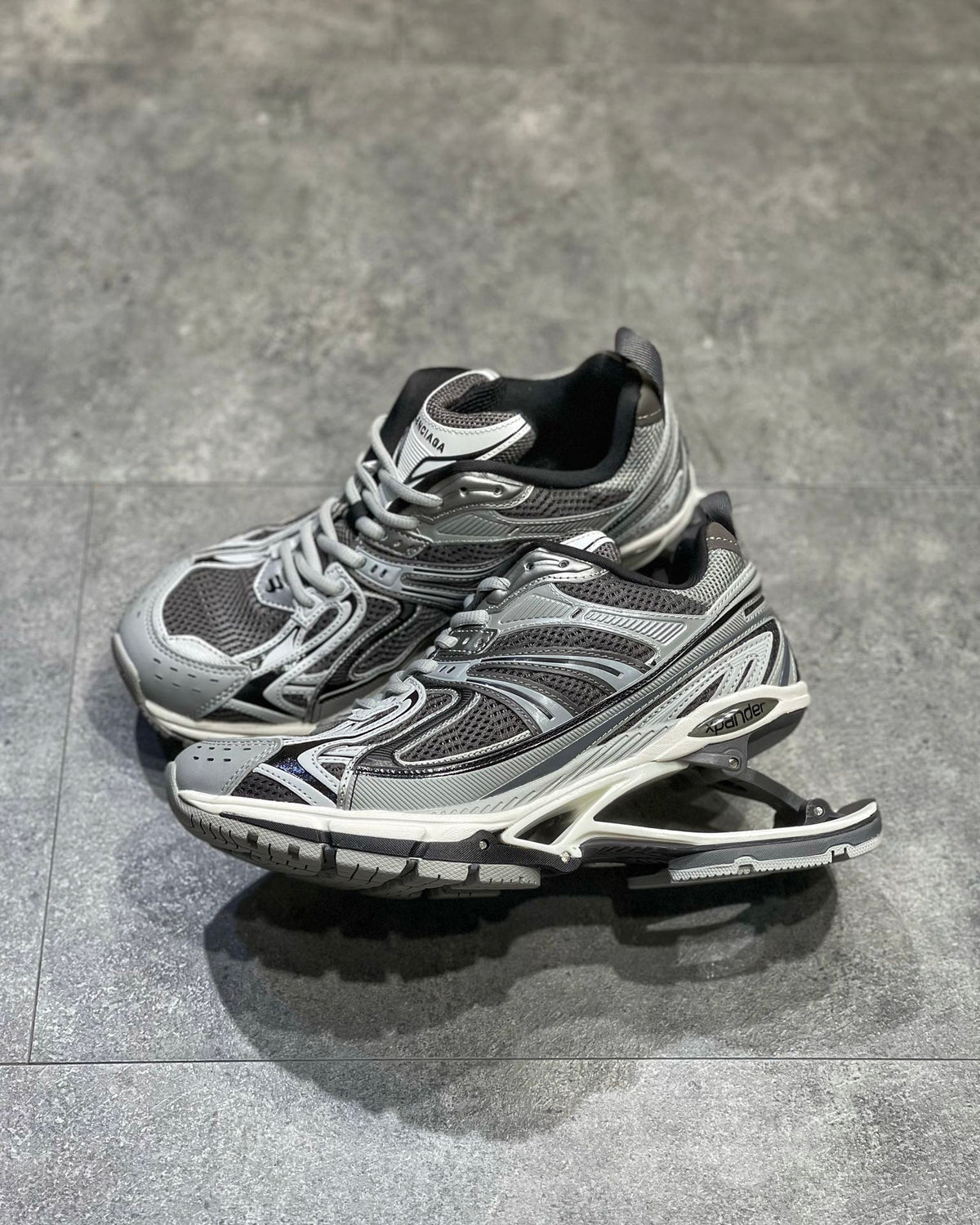 Balenciaga X Pande Gri Pantofi sport - prezentare produs
