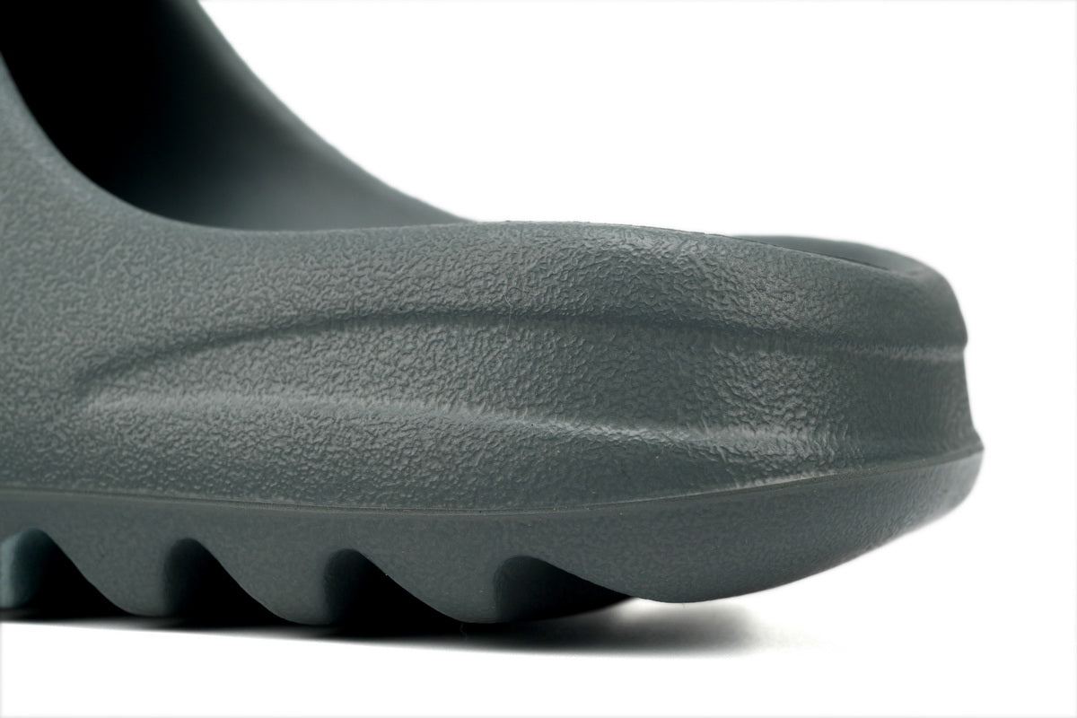 Adidas Yeezy Yeezy Slides Gri - prezentare produs