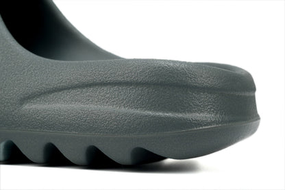 Adidas Yeezy Yeezy Slides Gri - prezentare produs