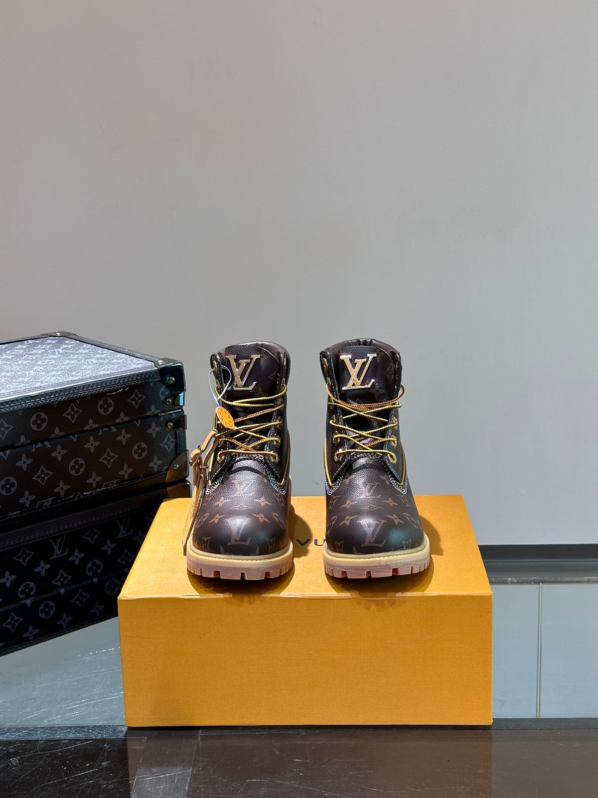 Louis Vuitton LV X Timberland Ghete Dark Maro Piele - prezentare produs