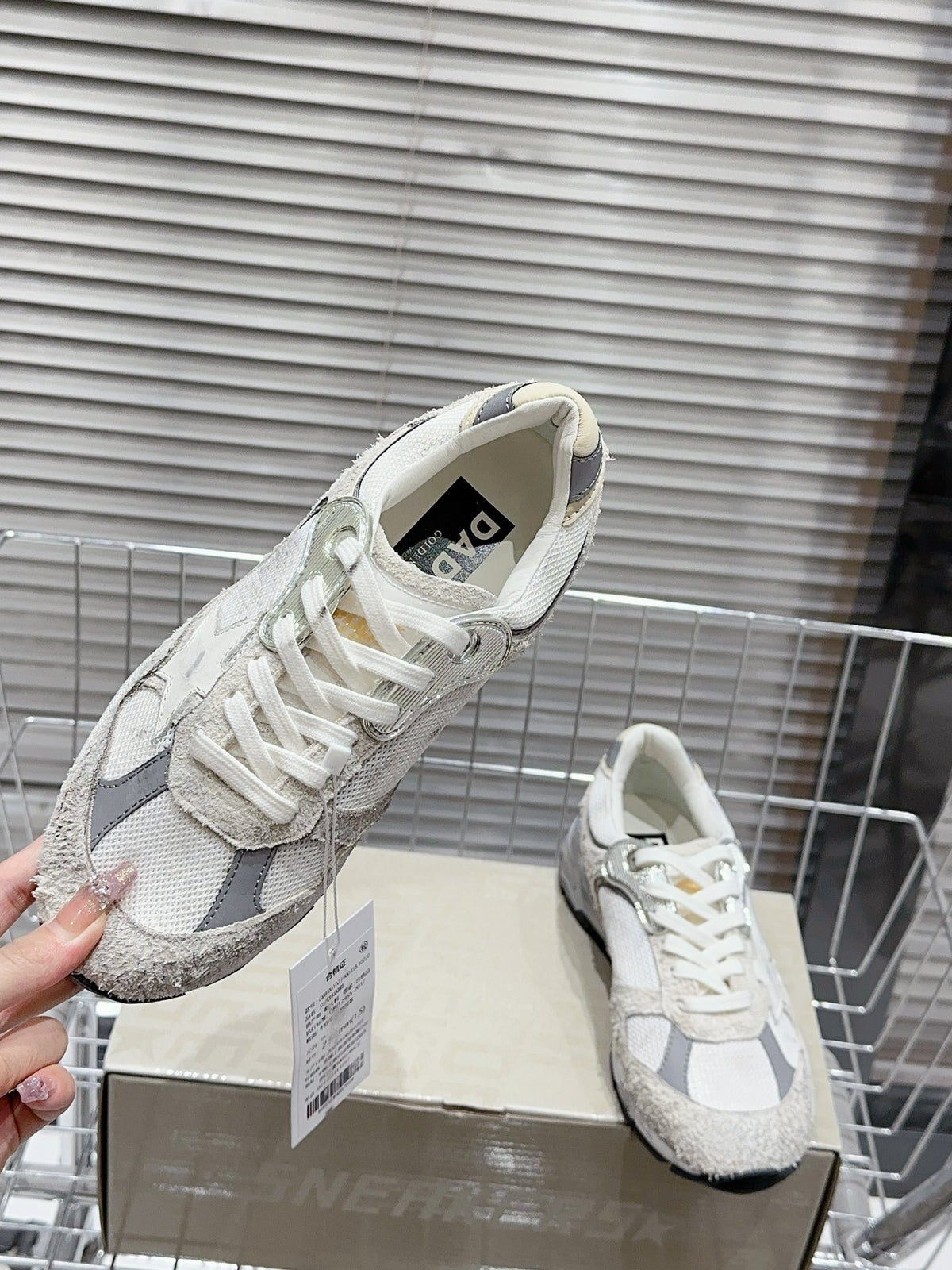 Golden Goose Deluxe G56 Pantofi sport - prezentare produs