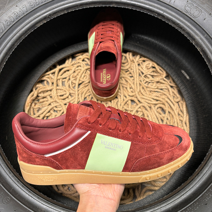 Valentino Upvillage Bordo - prezentare produs