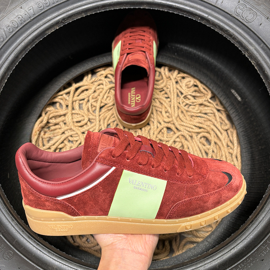 Valentino Upvillage Bordo - prezentare produs