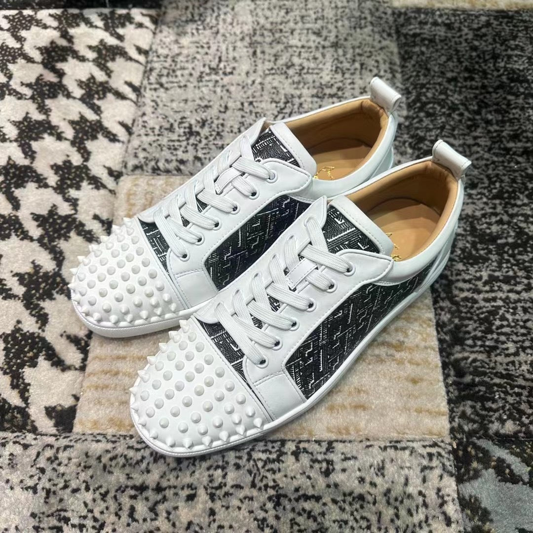 Christian Louboutin Alb Gri Low Spikes - prezentare produs