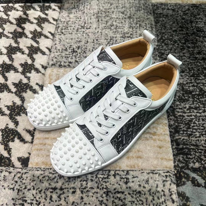 Christian Louboutin Alb Gri Low Spikes - prezentare produs
