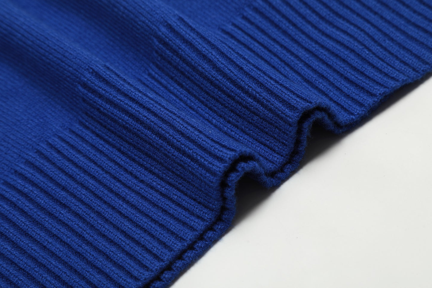 Ami Paris Pulover Albastru - prezentare produs