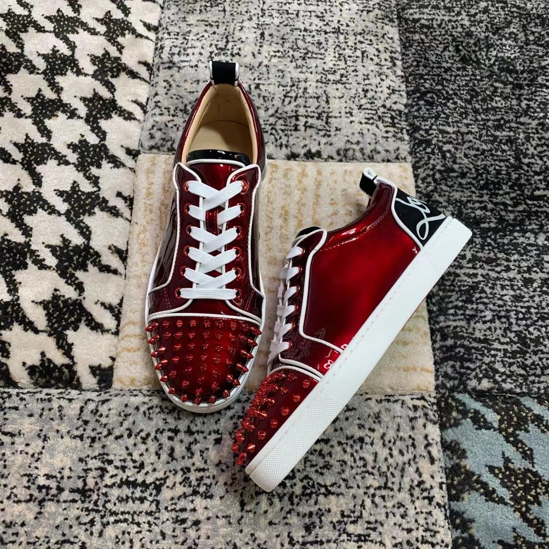 Christian Louboutin Roșu Patent Spikes Low - prezentare produs