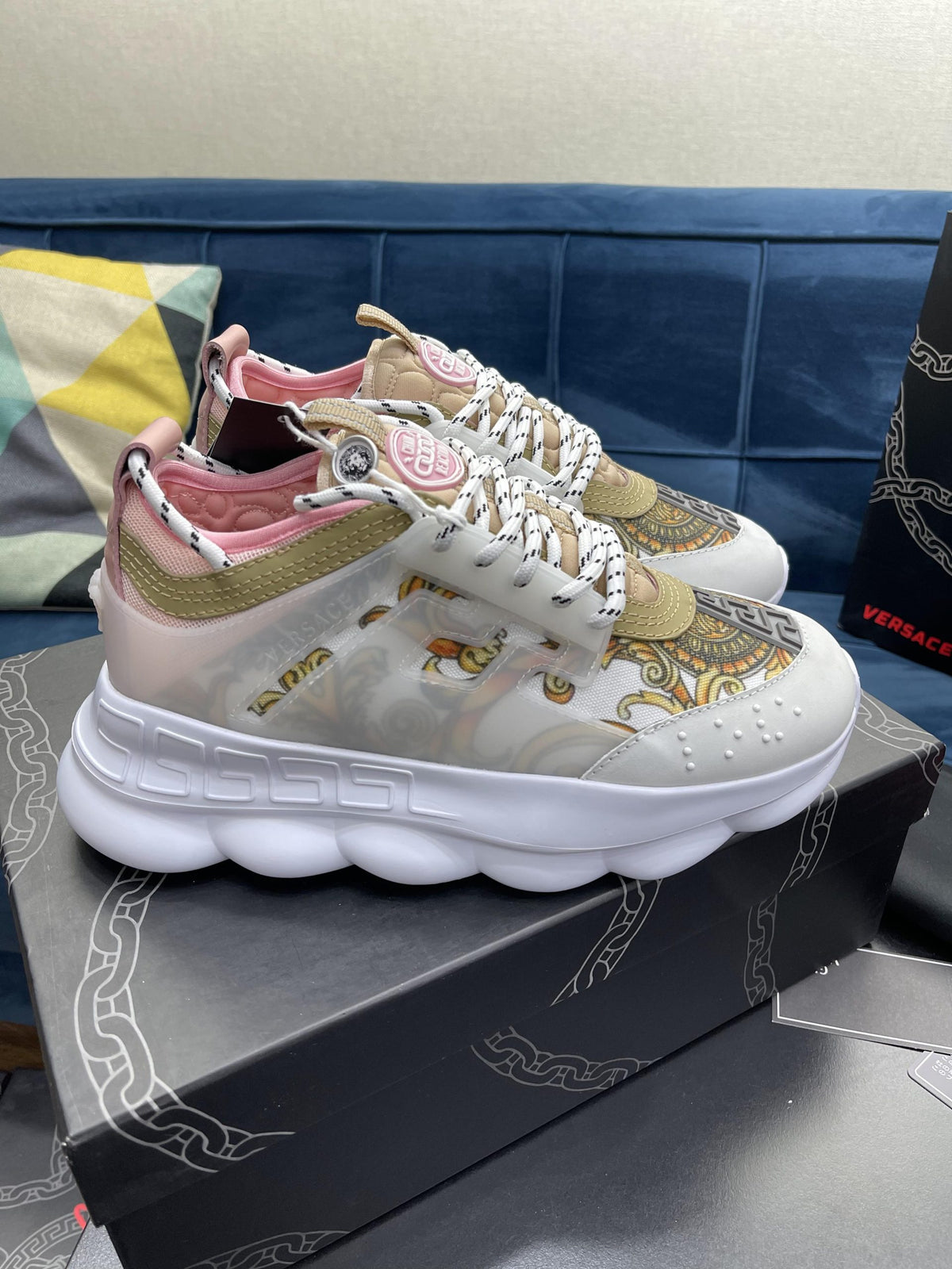 Versace Chain Reaction Alb Roz - prezentare produs