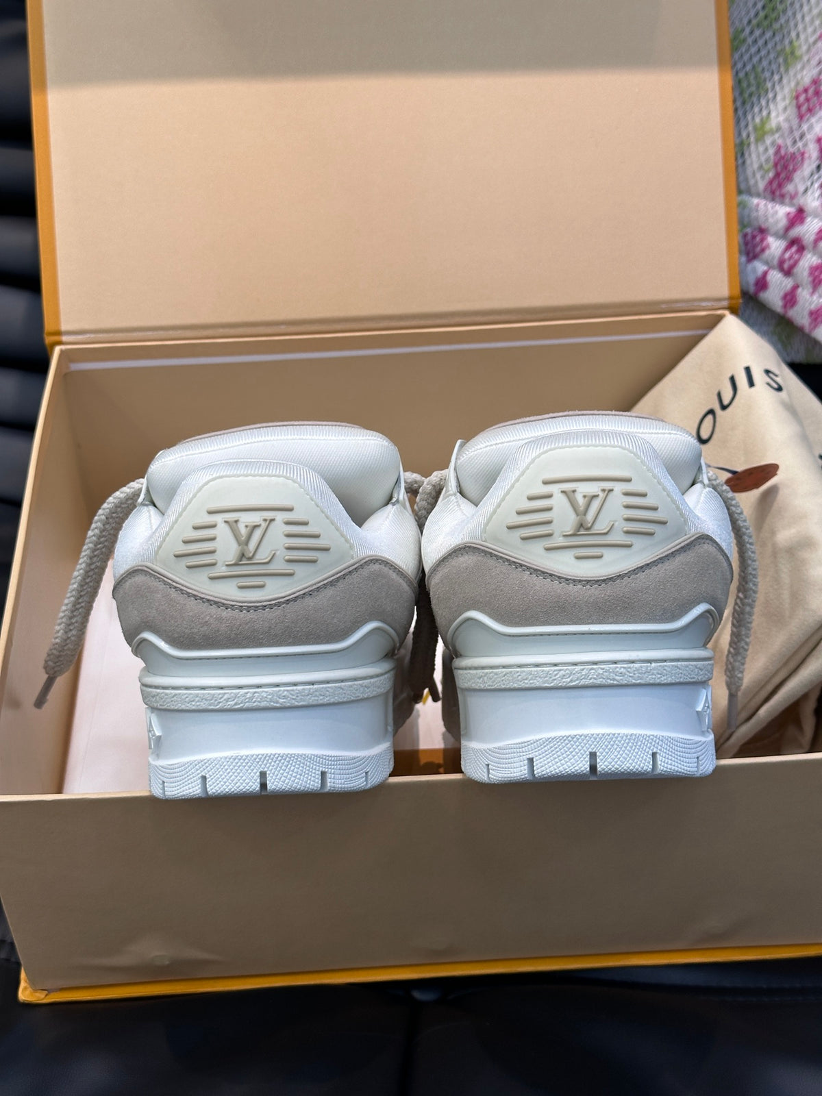 Louis Vuitton LV Pantofi sport Maxi Crem Velvet - prezentare produs