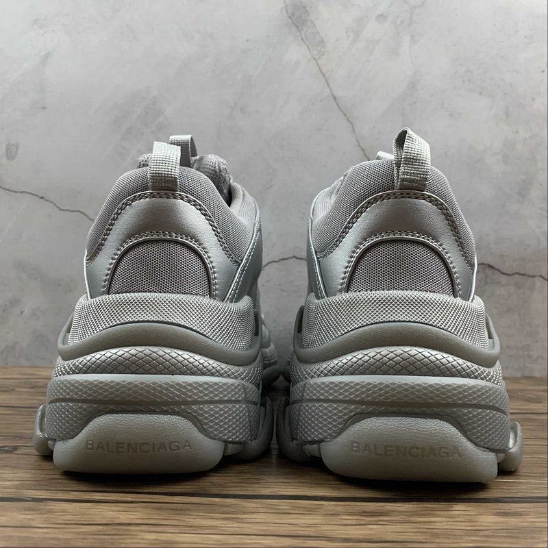 Balenciaga Triple S Argintiu - prezentare produs