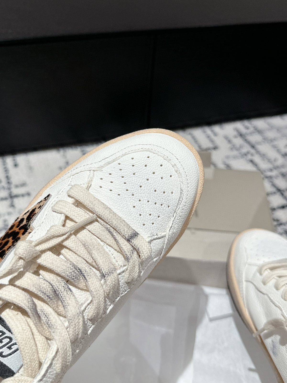 Golden Goose Deluxe G08 Pantofi sport - prezentare produs