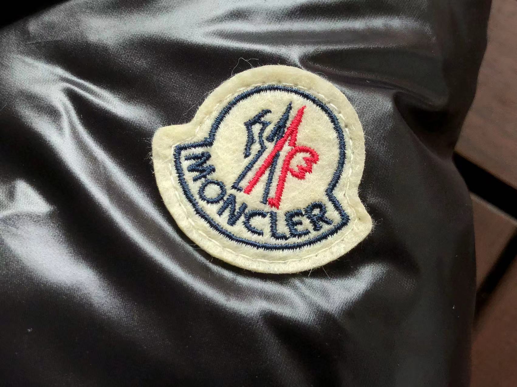Moncler Women Geacă - prezentare produs