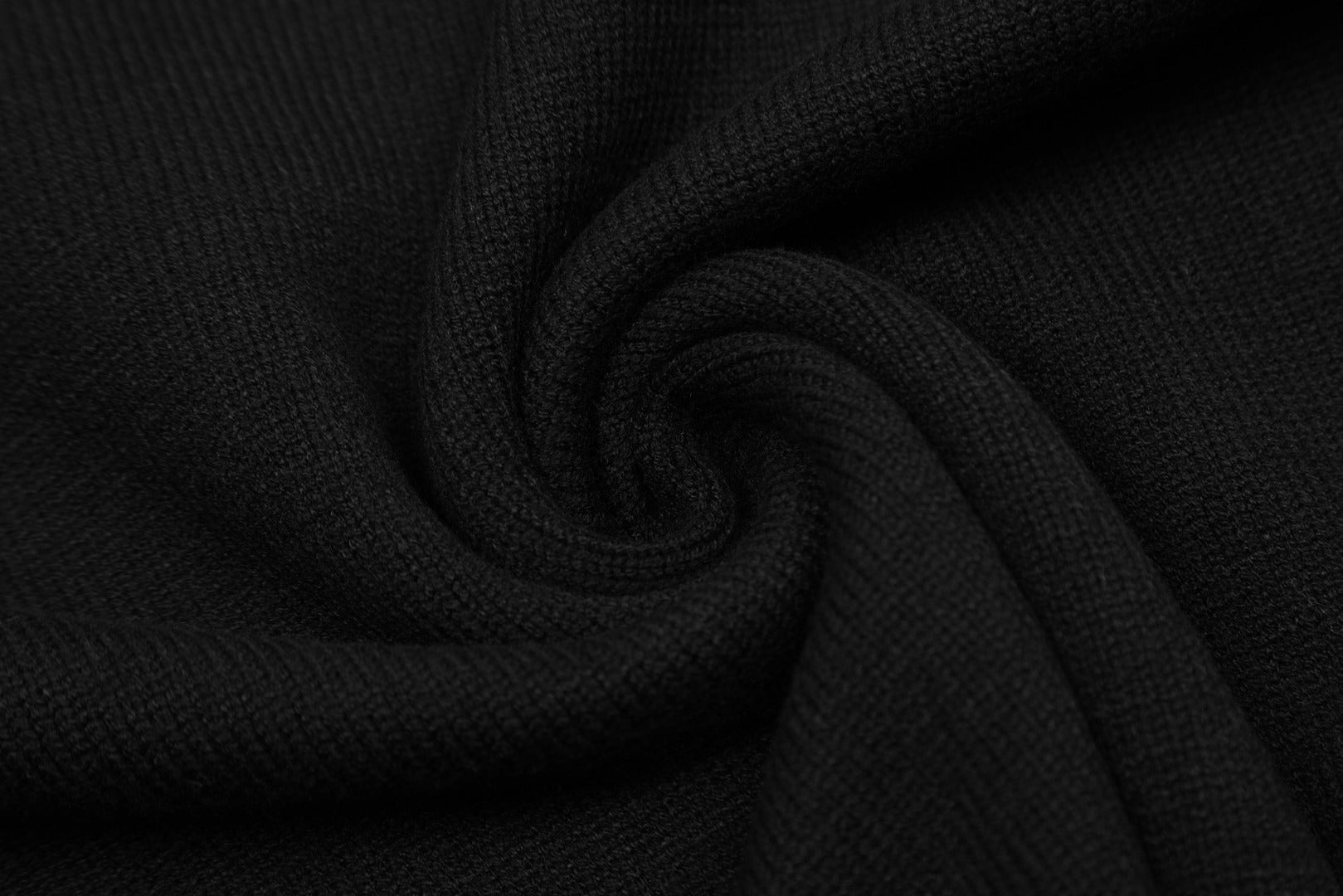 Ami Paris Pulover Negru - prezentare produs