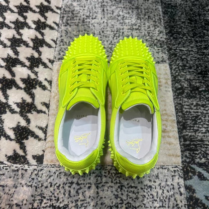 Christian Louboutin Electric Lime Low Spikes - prezentare produs