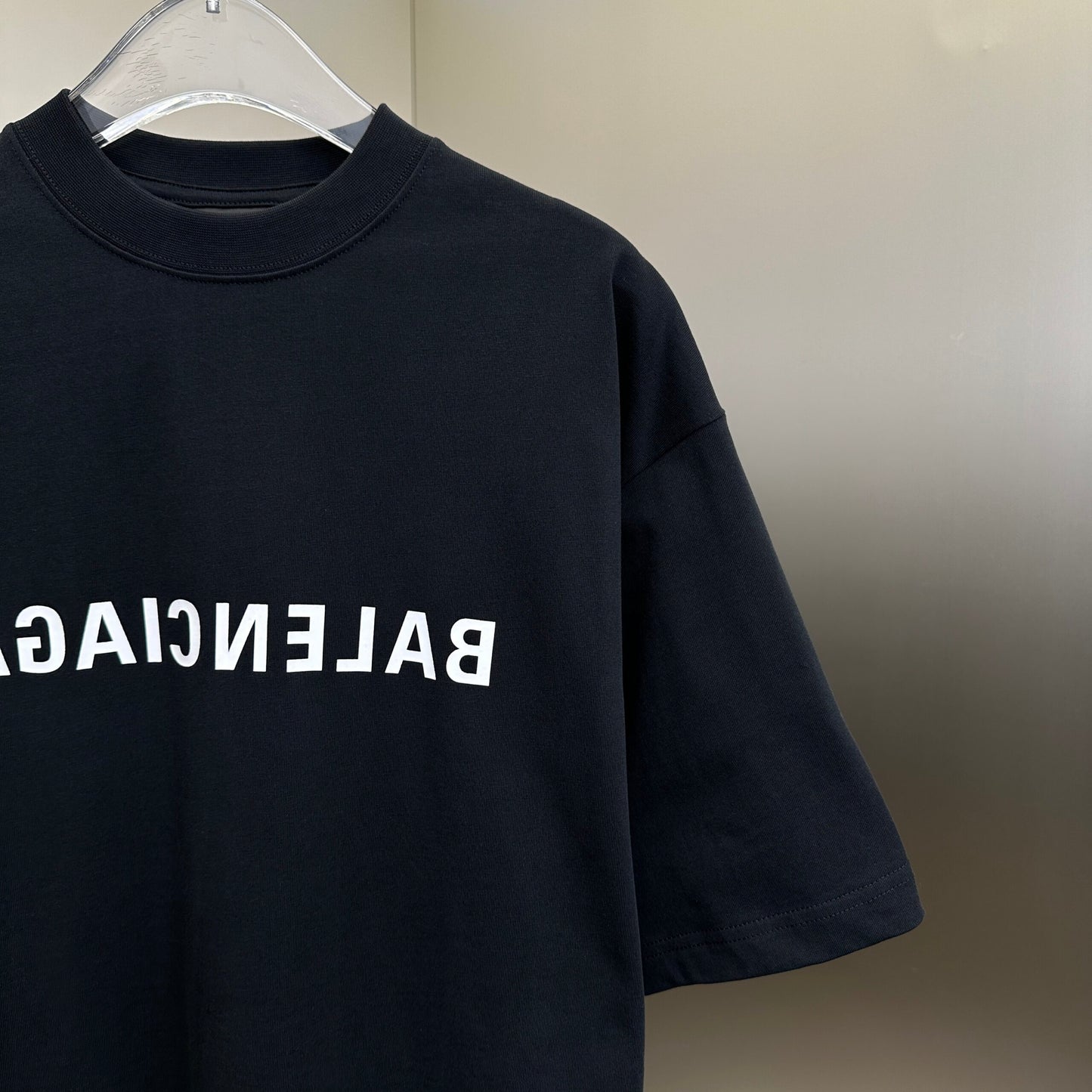 Balenciaga T Cămașă Exclusive - prezentare produs