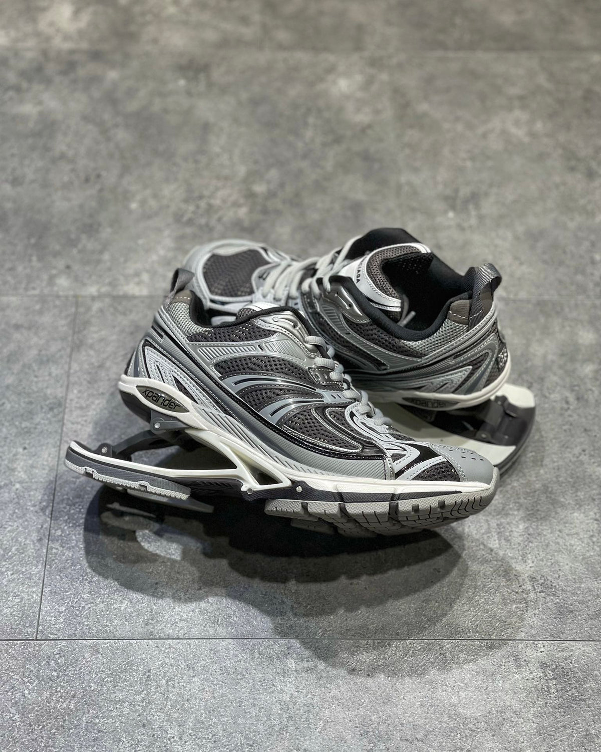 Balenciaga X Pande Gri Pantofi sport - prezentare produs
